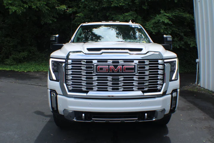 Certified Used 2025 White Frost Tricoat GMC Denali image 22