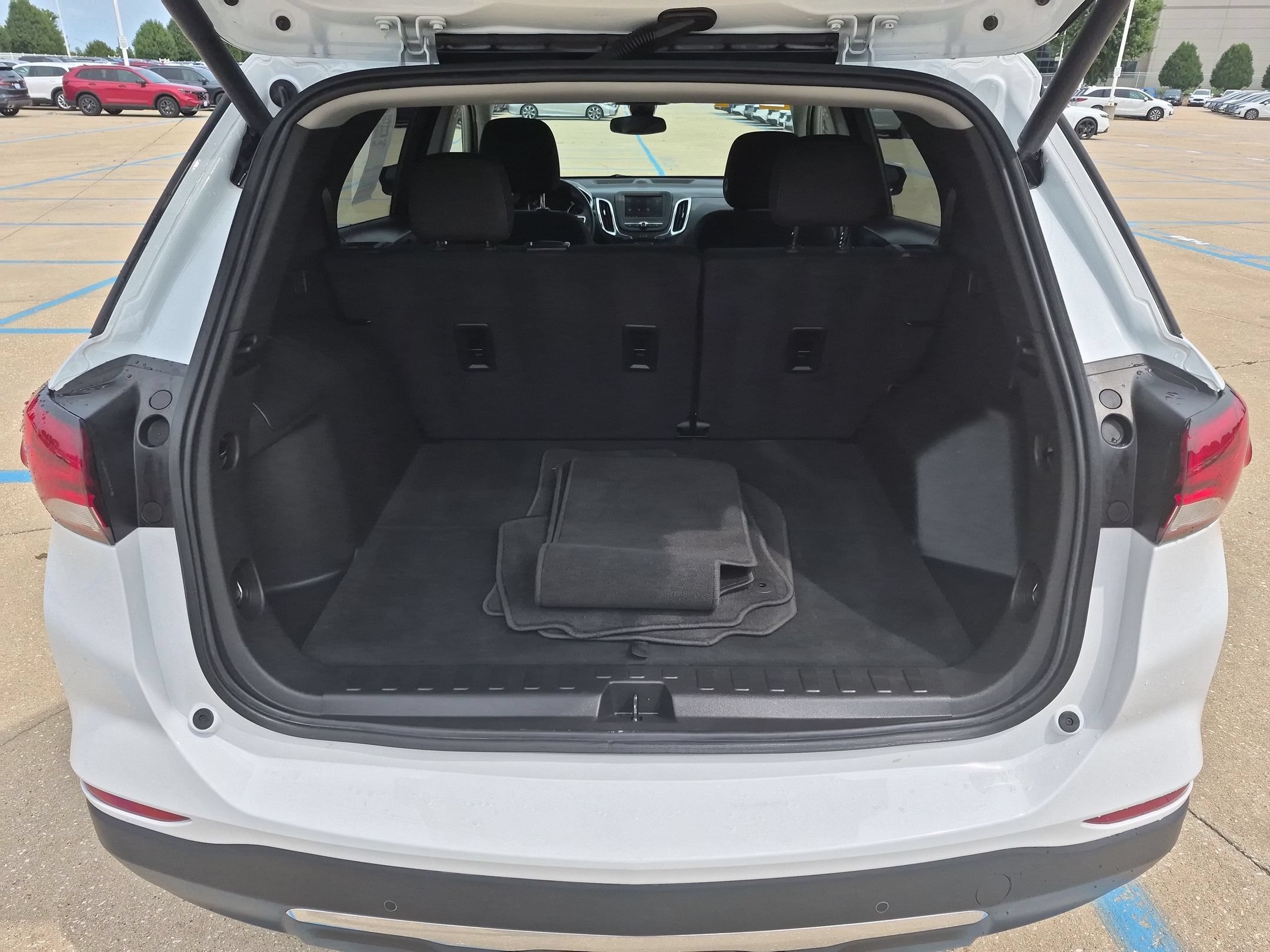 Used 2024 Summit White Chevrolet LT image 25