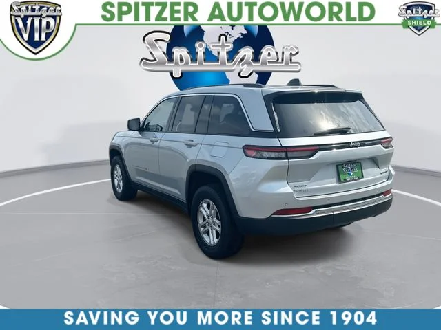 Used 2023 Silver Jeep Laredo image 7