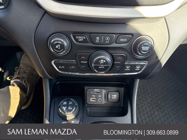 Used 2016 Orange Jeep Trailhawk image 4