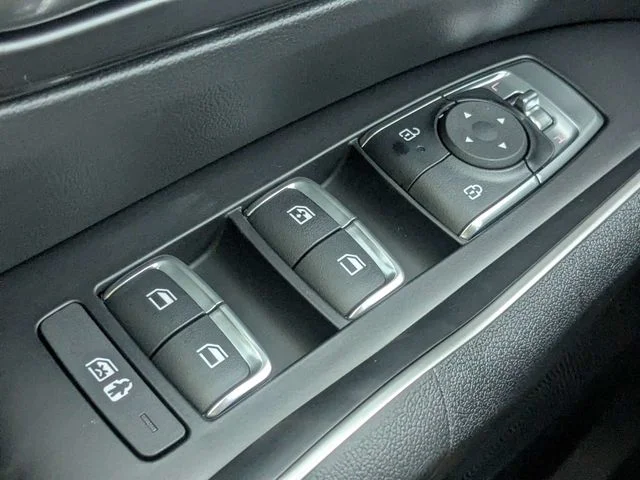 New 2026 Glacial White Pearl Kia LX image 25