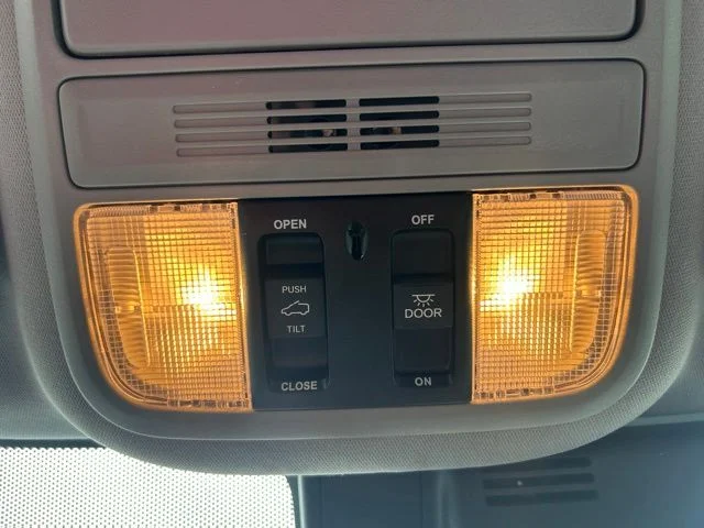 Used 2022 White Honda EX-L image 19