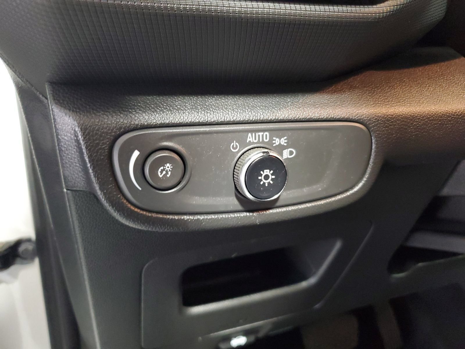 Used 2022 White Chevrolet LS image 15