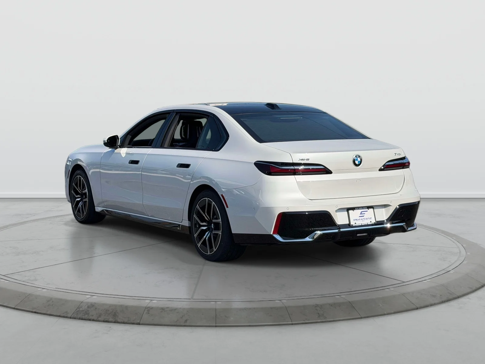 Used 2026 White BMW 740i xDrive image 4