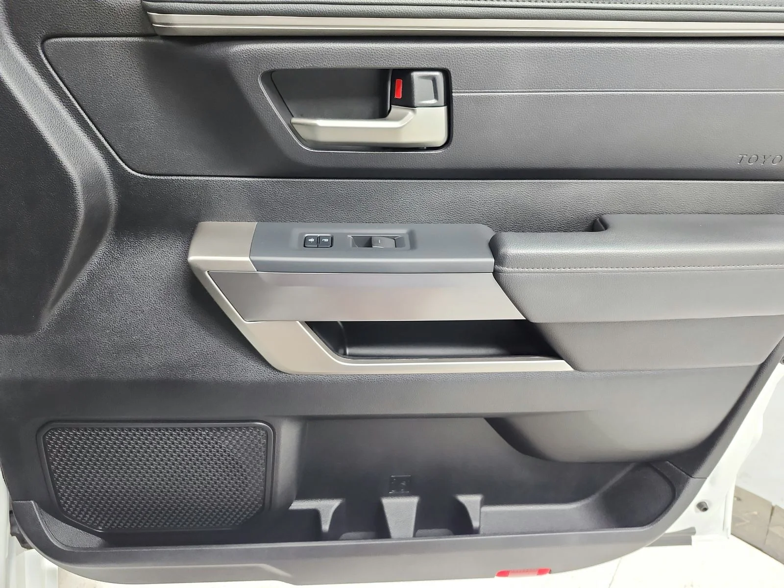 Used 2022 White Toyota SR5 image 38