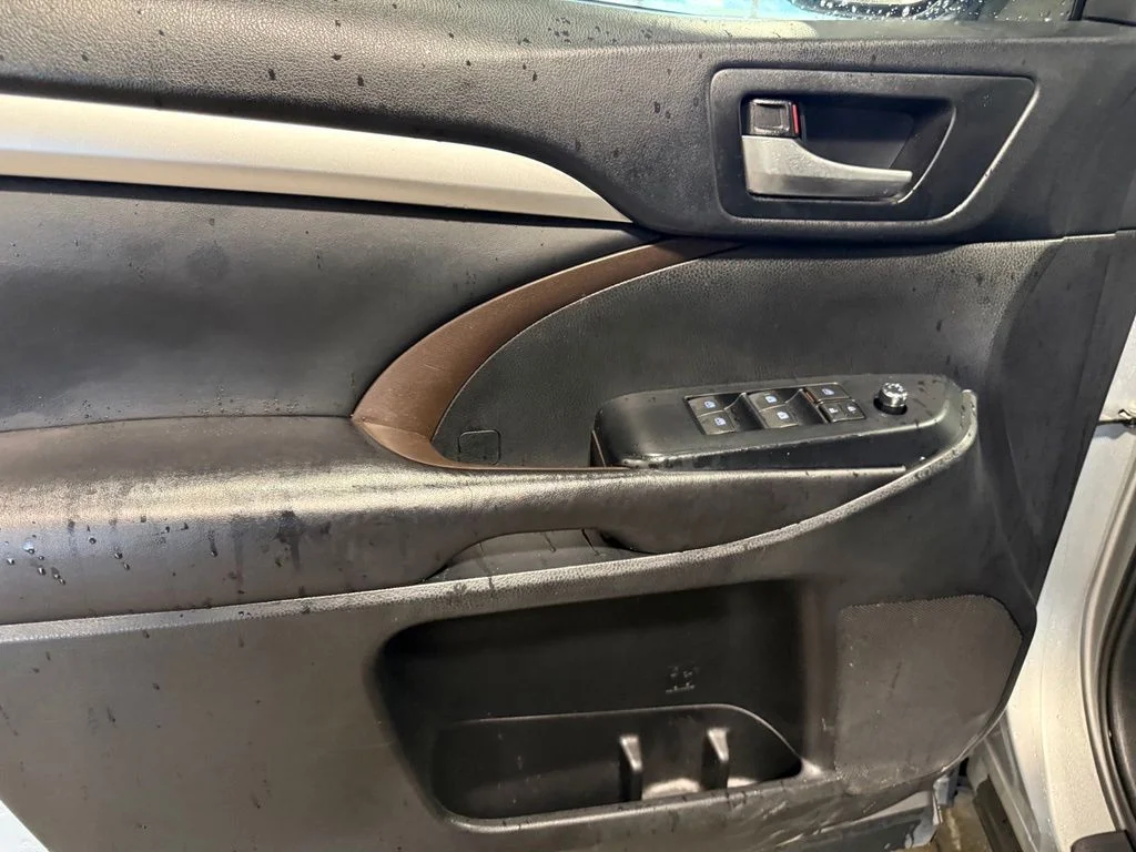 Used 2019 Silver Toyota XLE image 5