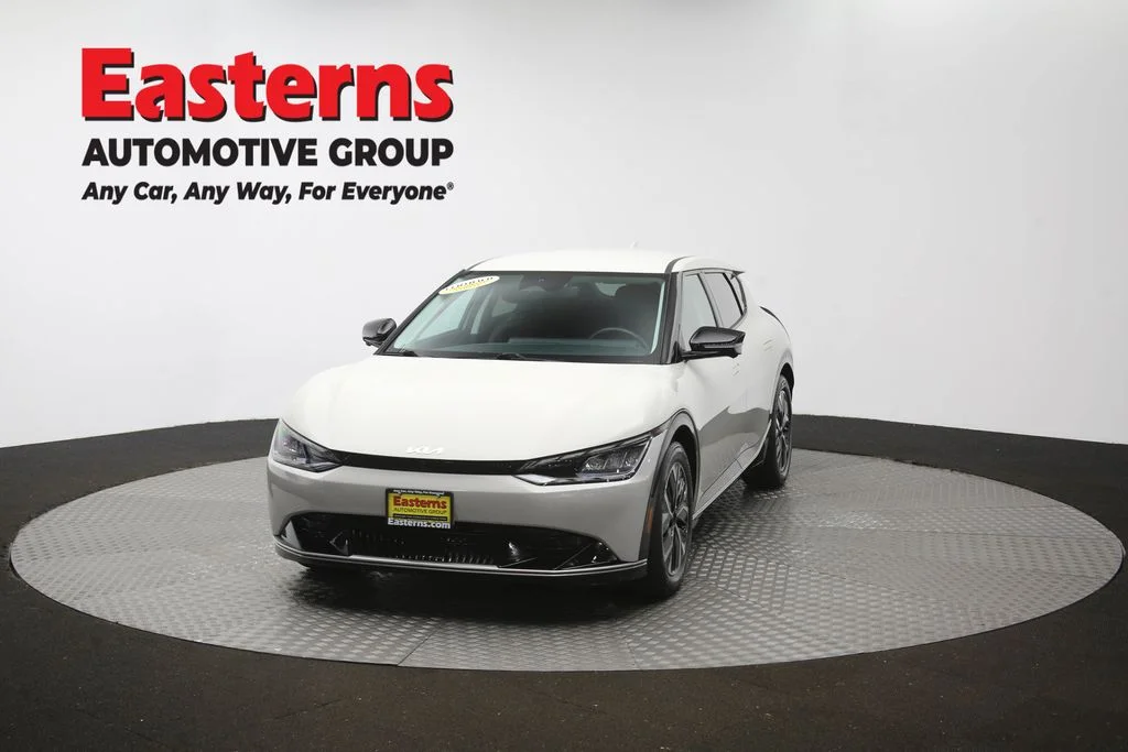 Used 2022 White Kia Wind image 52
