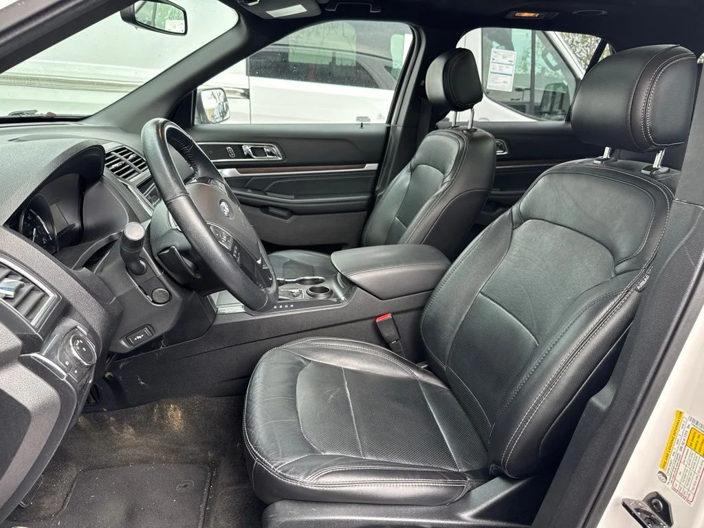 Used 2017 White Ford Limited image 7