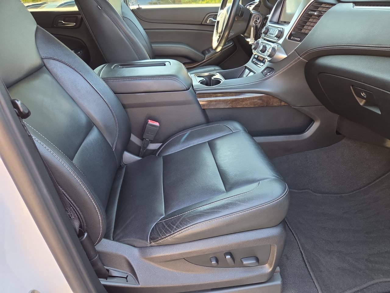 Used 2019 SUMMIT WHITE Chevrolet LT image 29