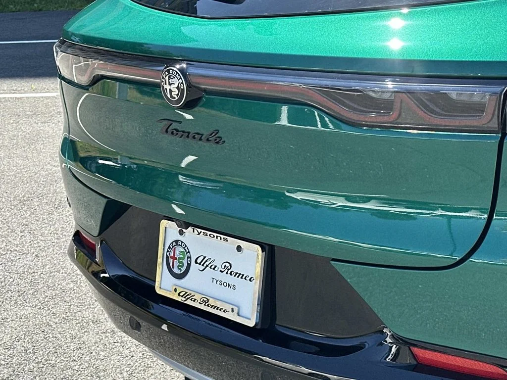 New 2026 Verde (Green) Fangio Metallic Exterior Paint Alfa Romeo Sport Speciale image 11