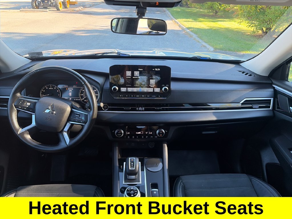 Used 2022 Silver Mitsubishi SE image 12