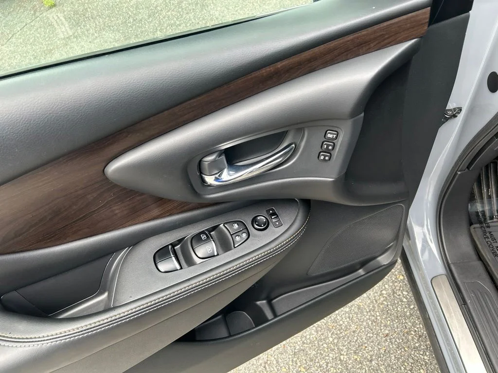 Used 2021 Gray Nissan Platinum image 16