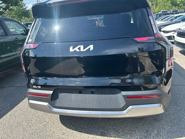 Used 2024 Black Kia Light Long Range image 5