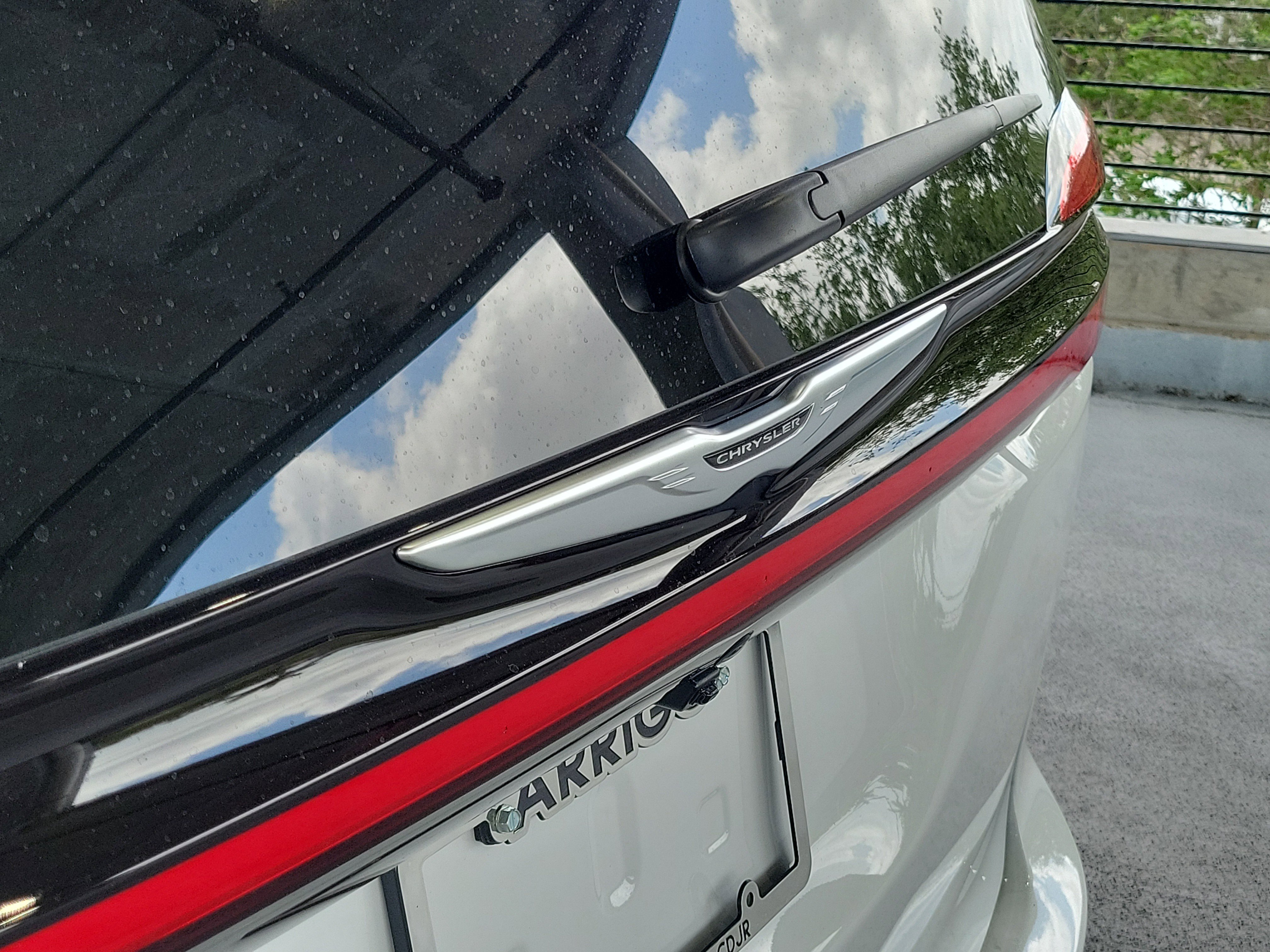 New 2026 Bright White Clear-Coat Exterior Paint Chrysler Select image 4