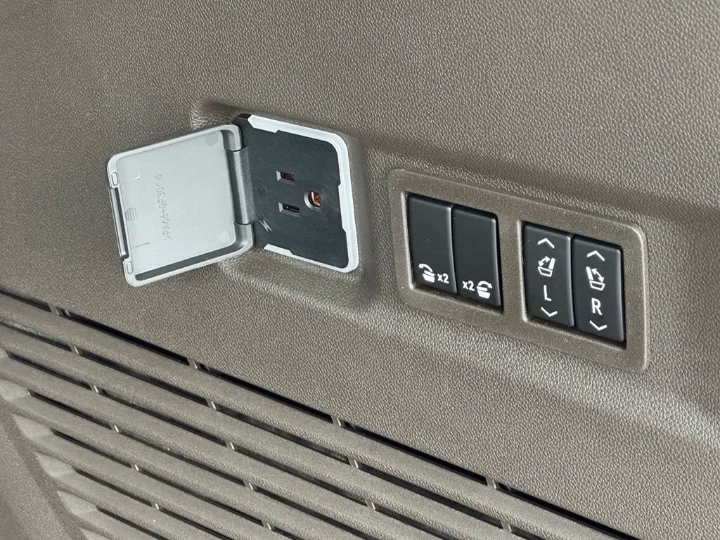 2026 Chevrolet Suburban LT - Photo 10