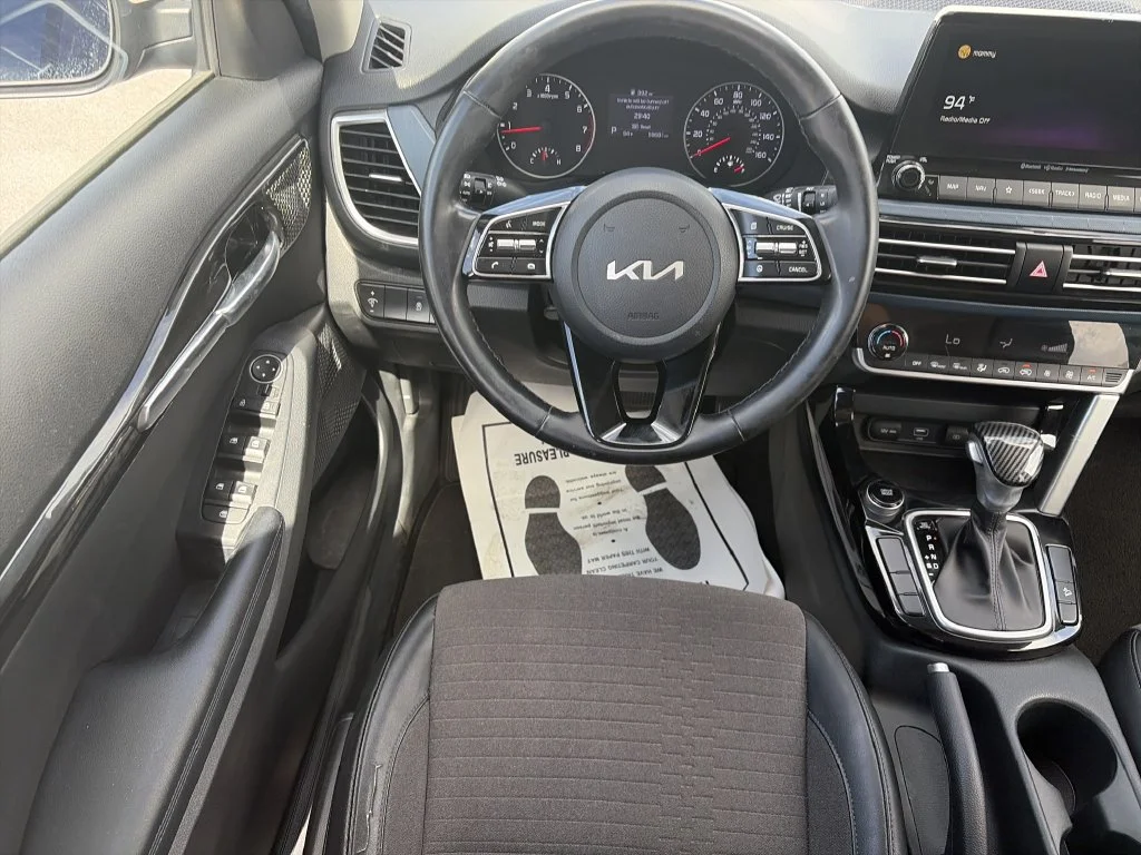 Used 2022 Blue Kia S image 15