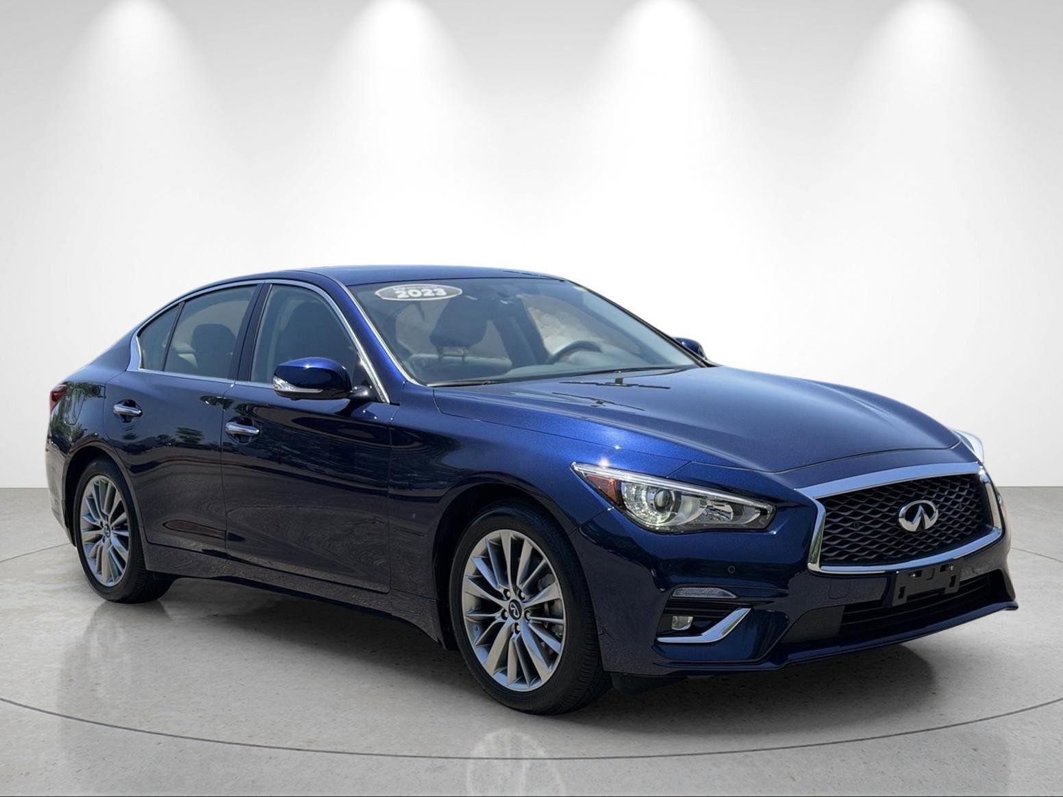 Used 2023 Grand Blue INFINITI LUXE image 7