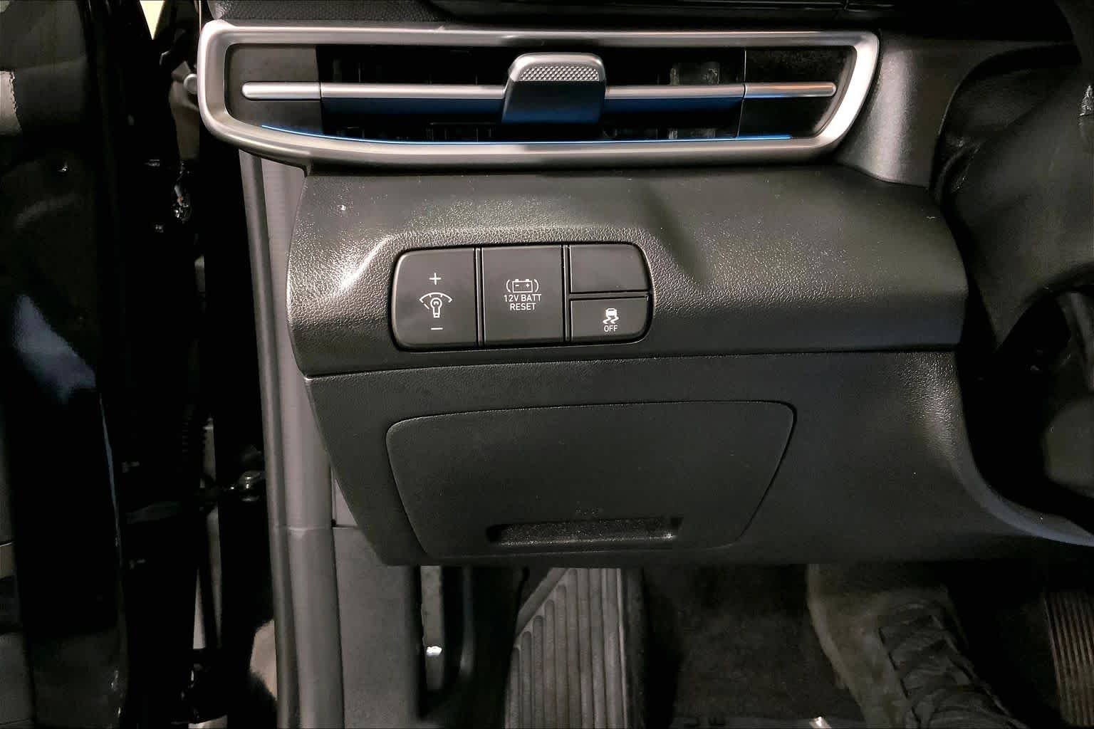 Used 2025 Abyss Black Hyundai Limited image 35