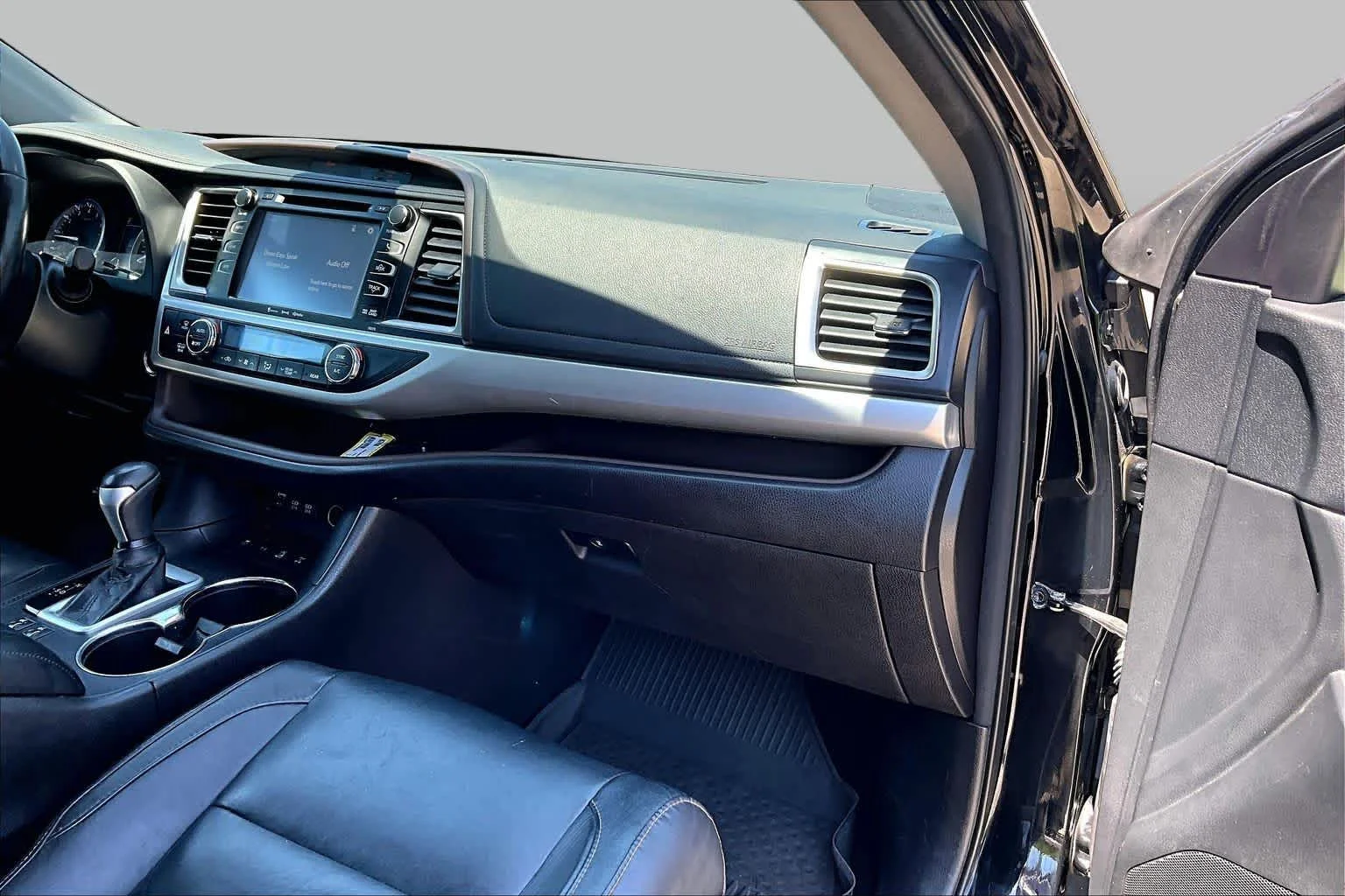 Used 2017 Midnight Black Metallic Toyota XLE image 19