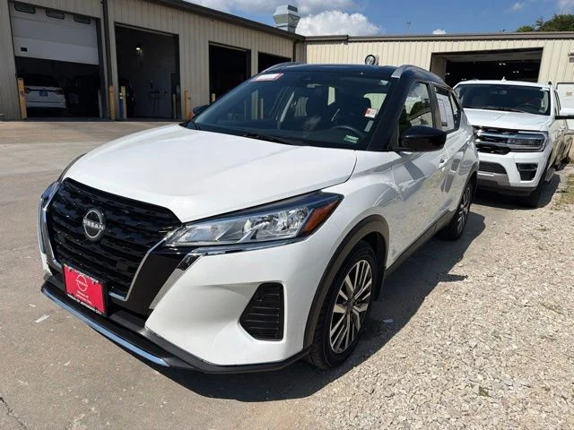Used 2023 White Nissan SV image 7