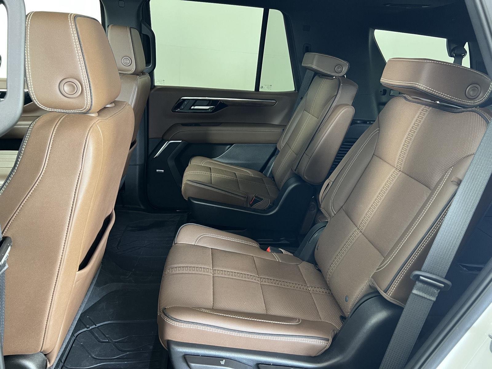 Used 2025 Iridescent Pearl Tricoat Chevrolet High Country image 22
