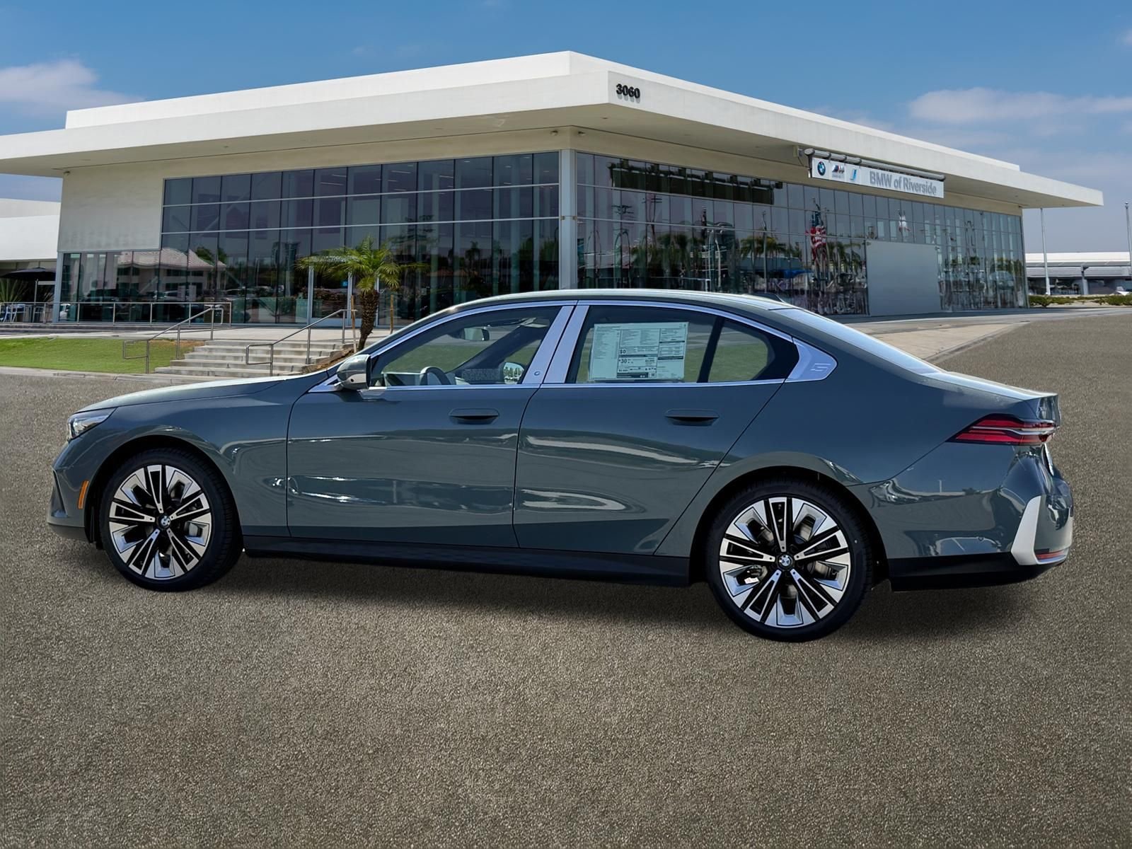 New 2027 Cape York Green Metallic BMW 530i xDrive image 7