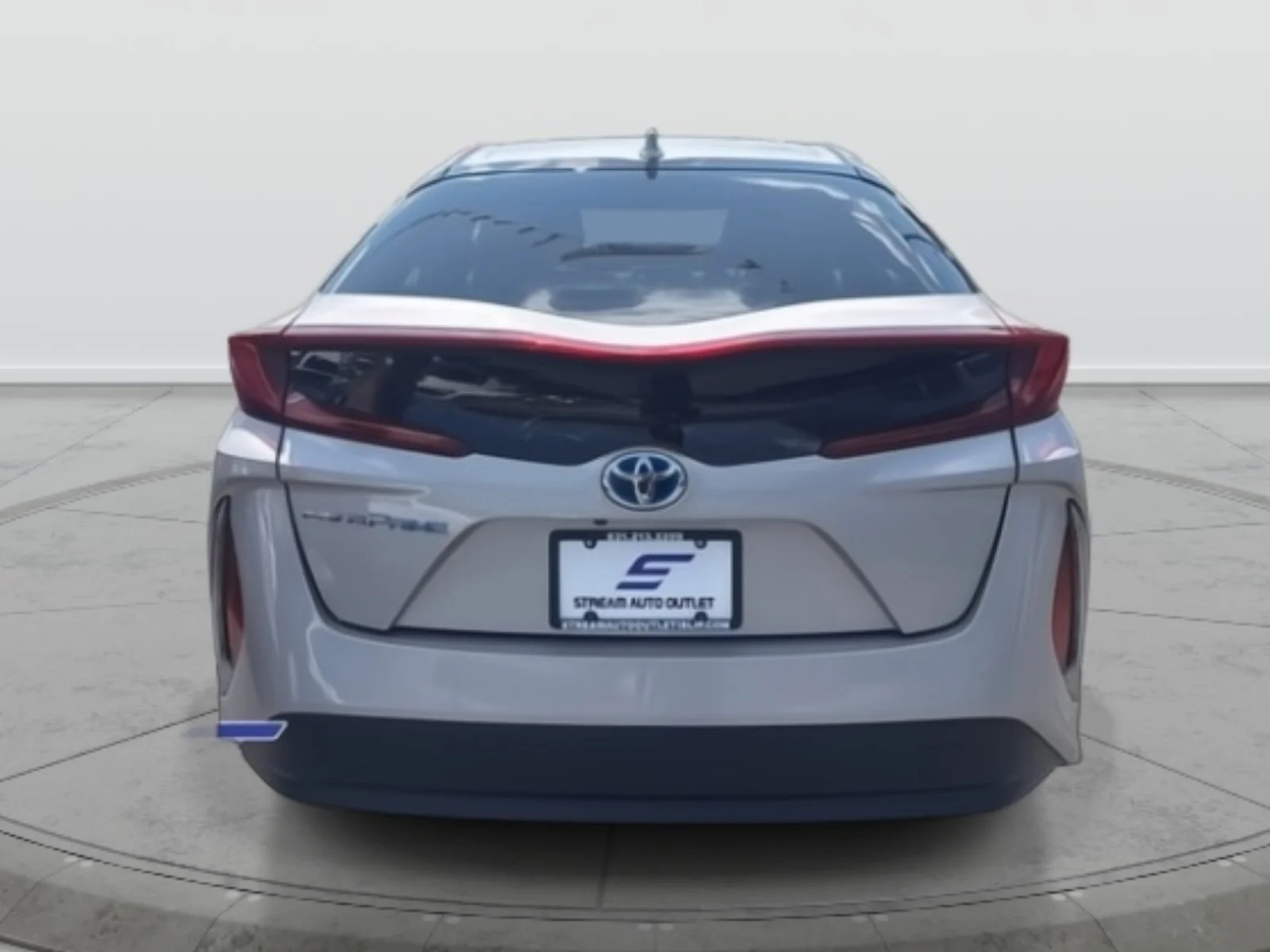 Used 2022 Silver Toyota LE image 5