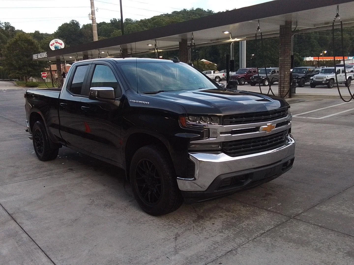 Used 2020 BLACK Chevrolet LT image 1