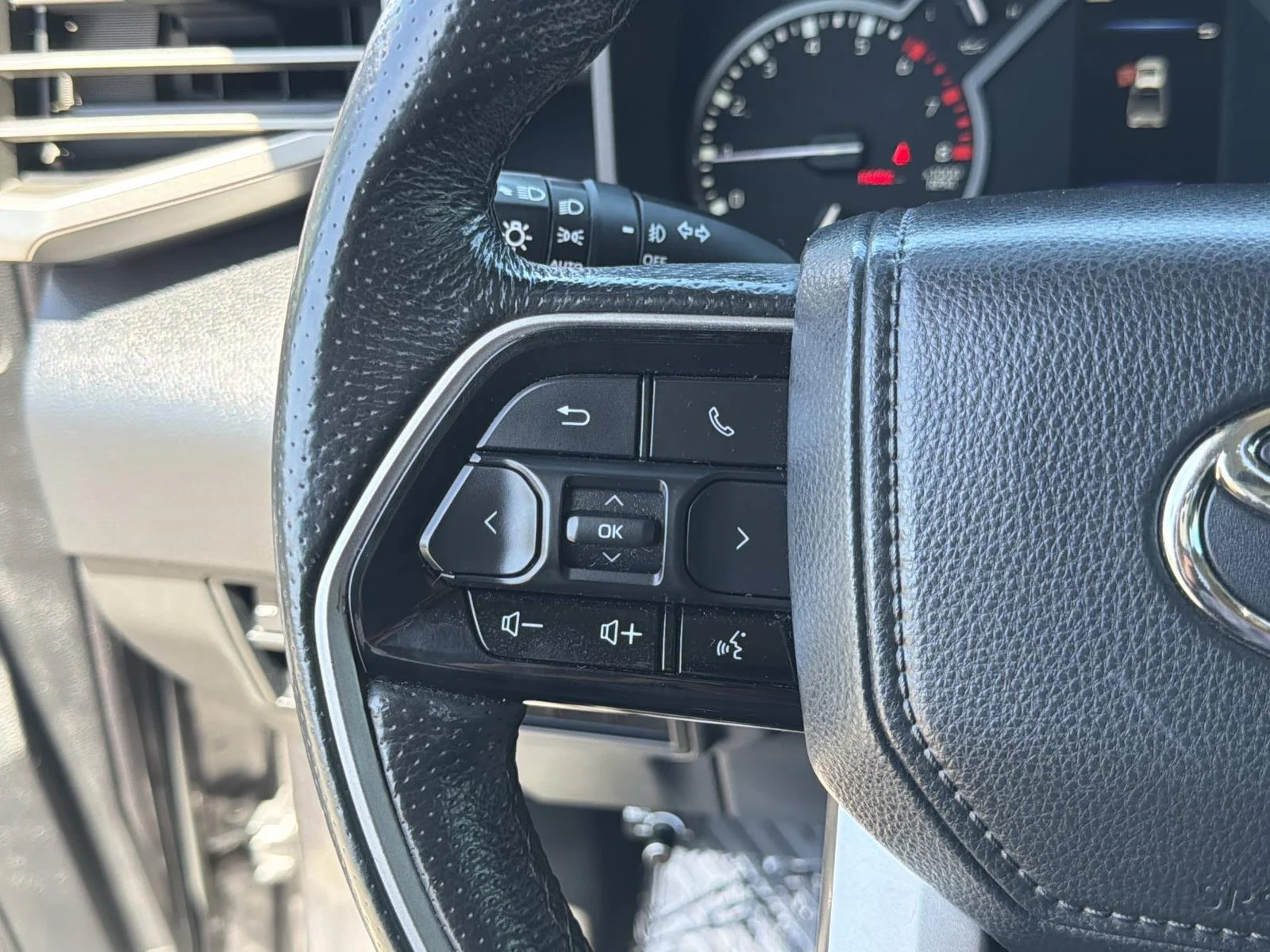 Used 2022 Magnetic Gray Metallic Toyota SR5 image 11