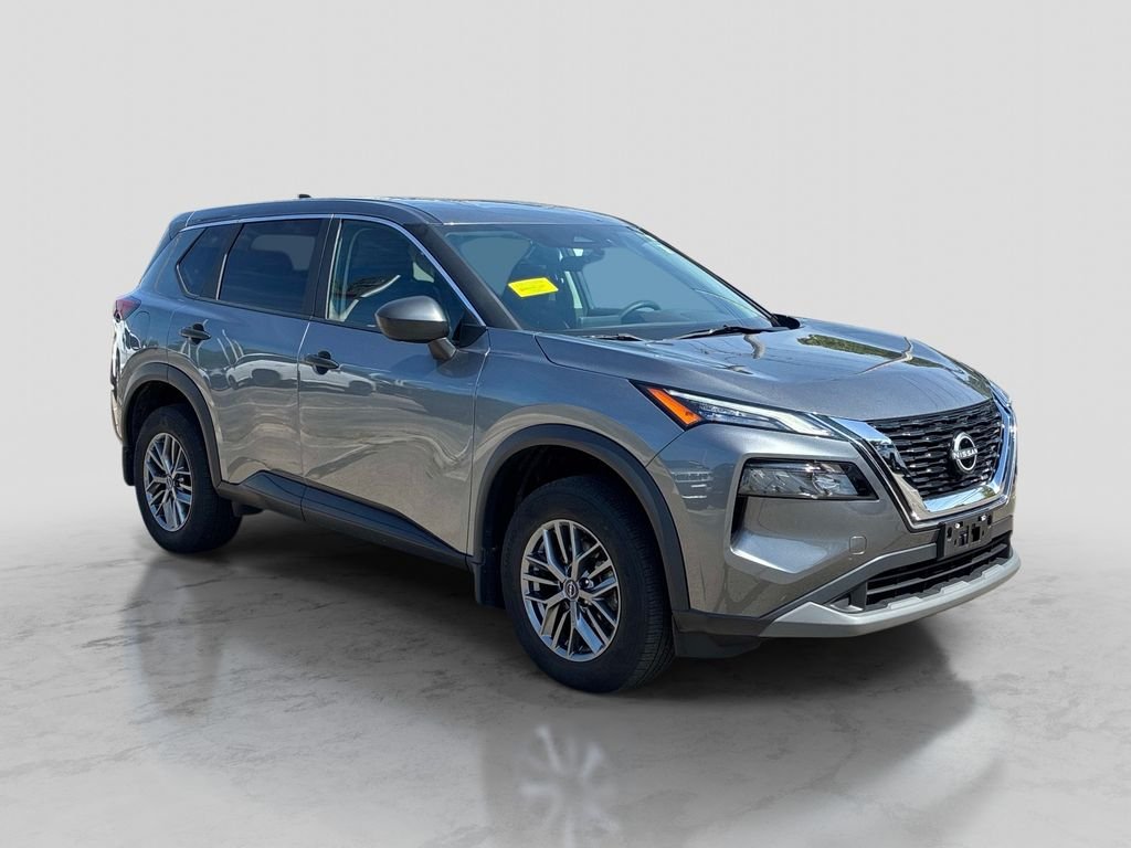 Used 2023 Gray Nissan S image 3