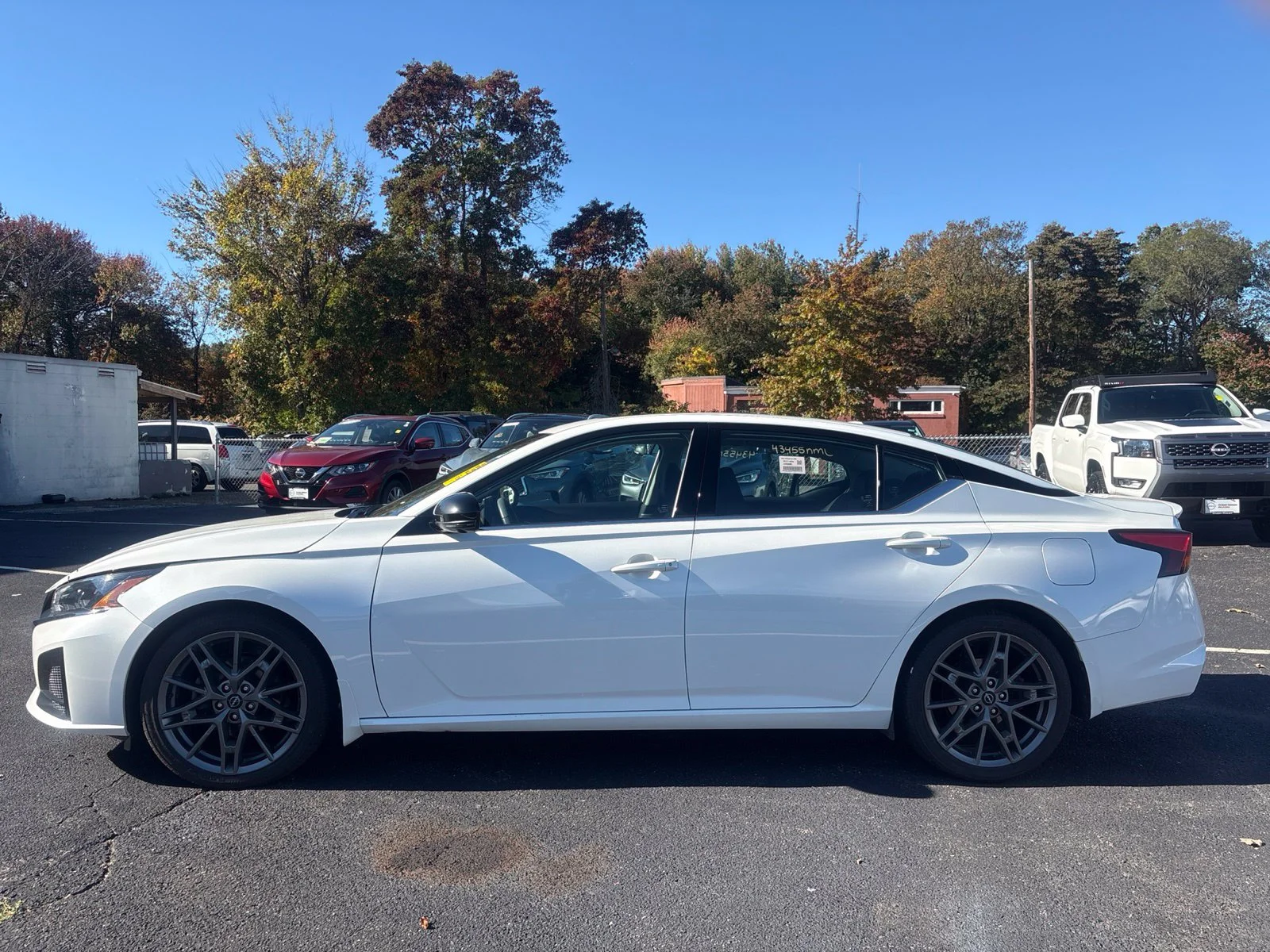 Certified Used 2023 Pearl White Nissan 2.0 SR image 6