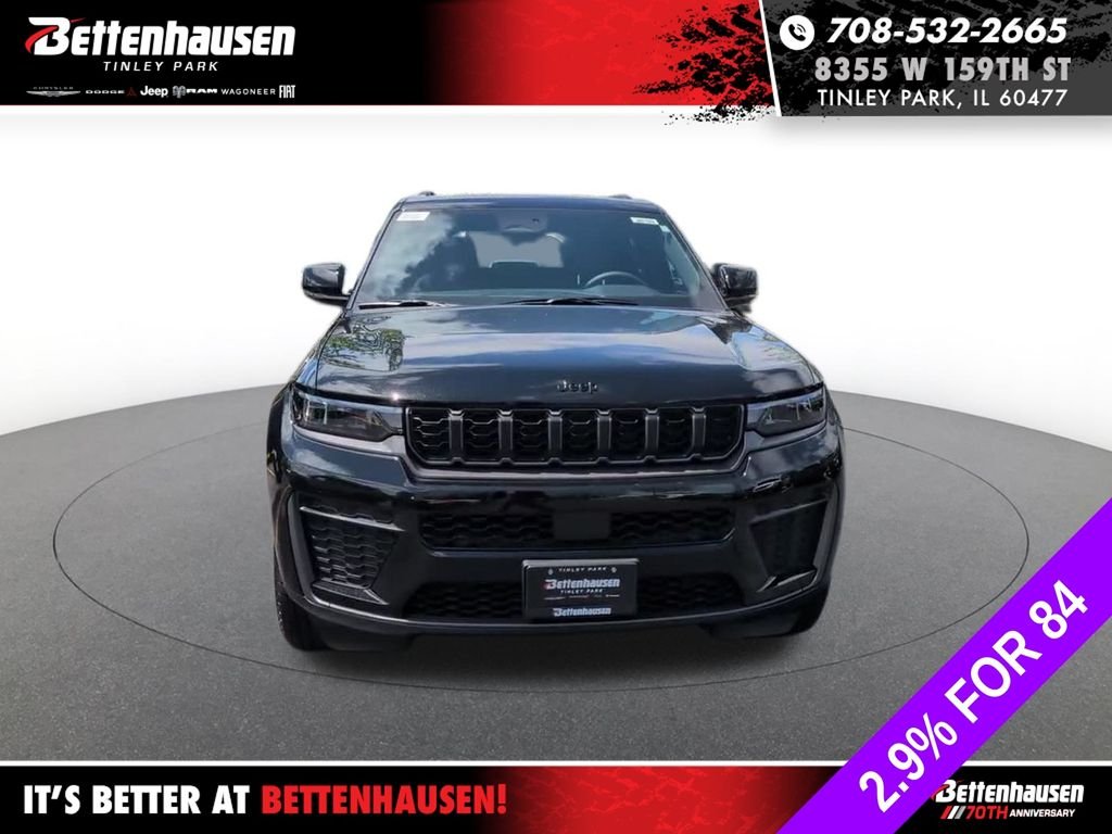 New 2026 Diamond Black Crystal Pearl-Coat Exterior Paint Jeep Altitude image 3