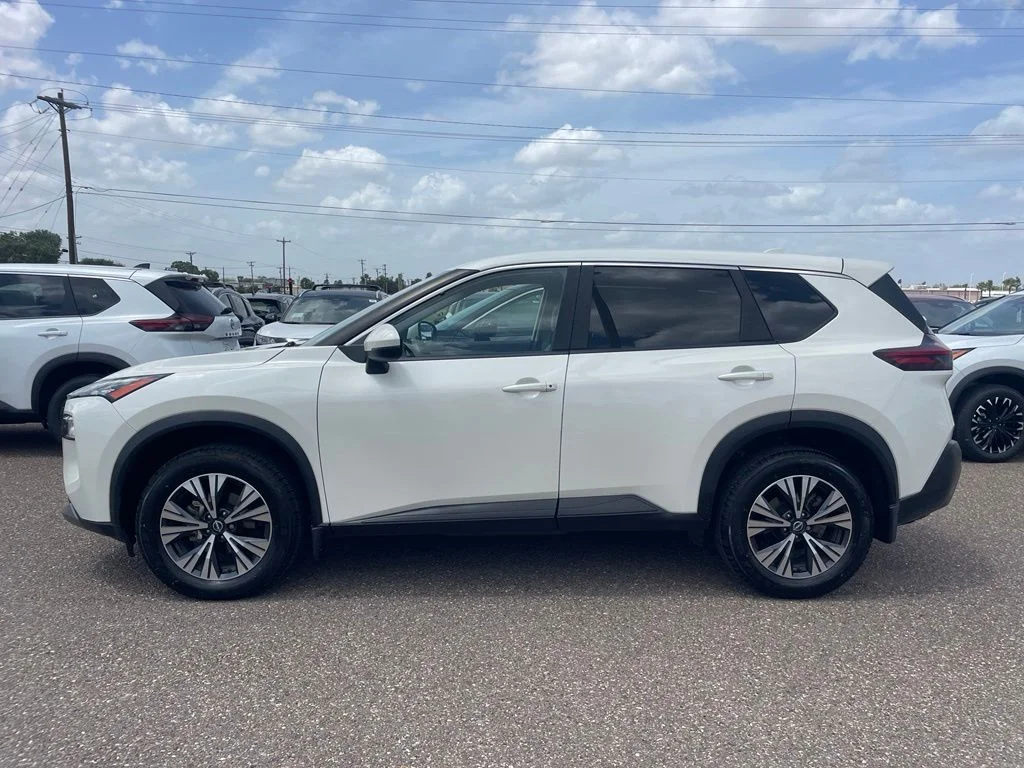 Used 2022 White Nissan SV image 4