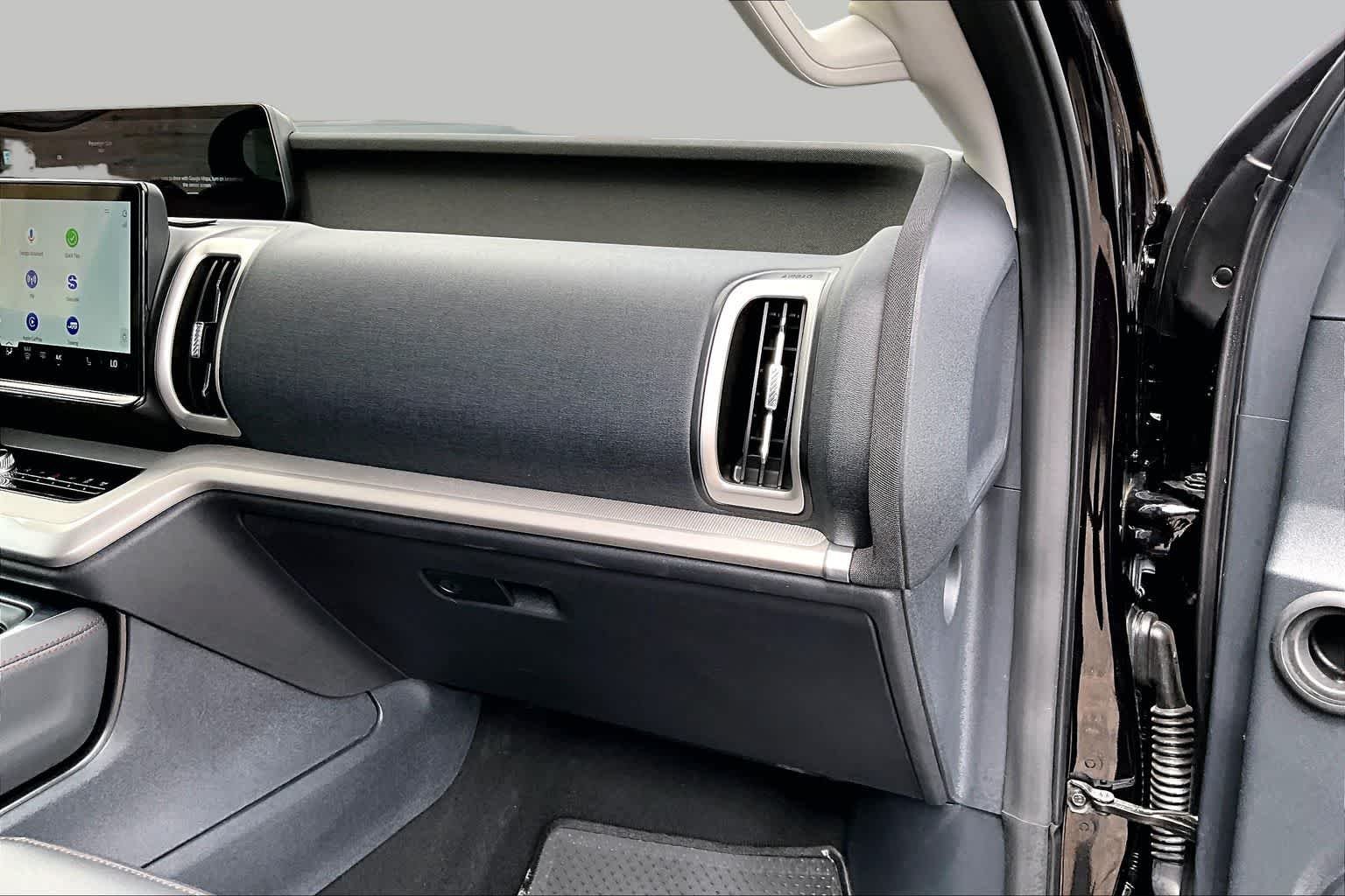 Used 2025 Agate Black Metallic Ford Active image 19