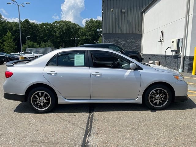 Used 2009 Silver Toyota  image 2
