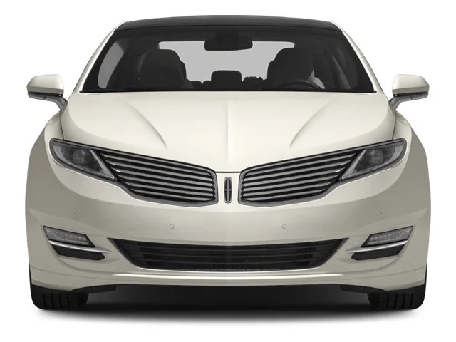 Used 2013 Bordeaux Lincoln  image 4