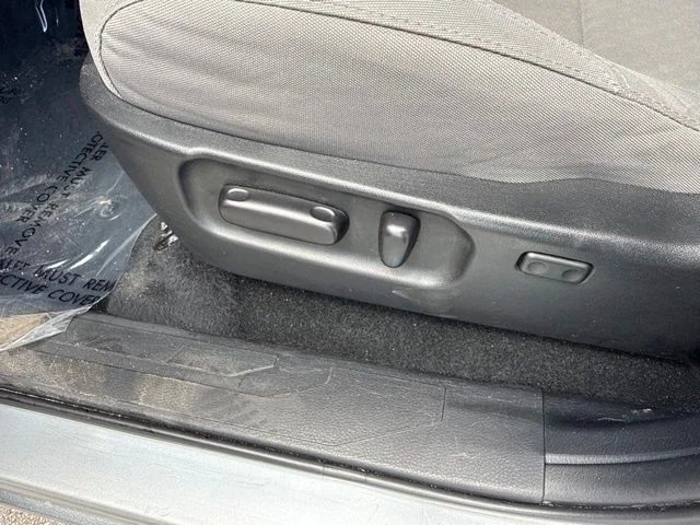 Used 2022 Silver Toyota SR5 image 29