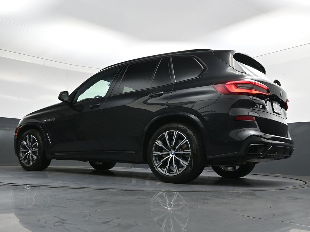Used 2022 Black Sapphire Metallic BMW xDrive45e image 33