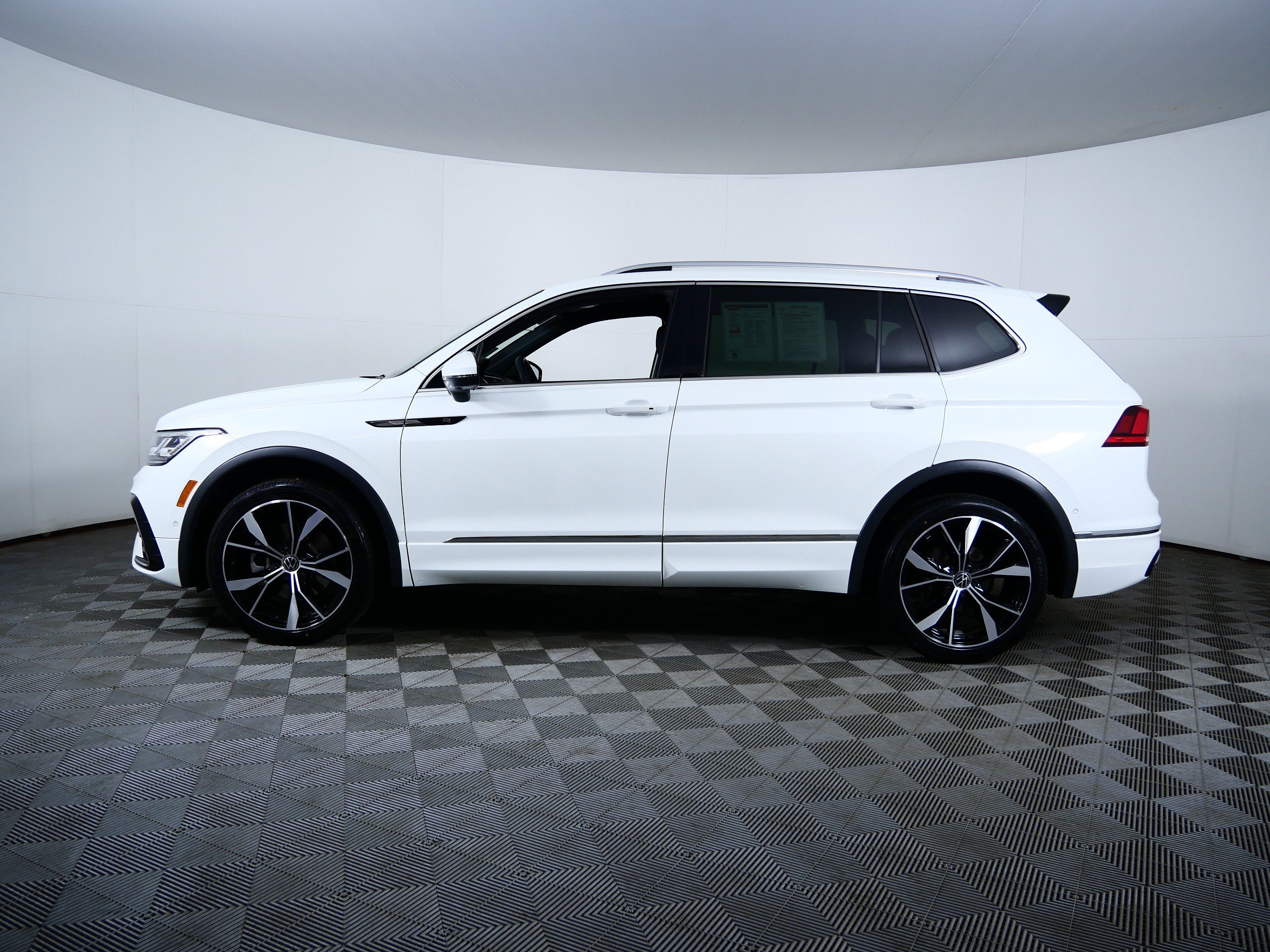 Used 2024 White Volkswagen SEL R-Line image 15