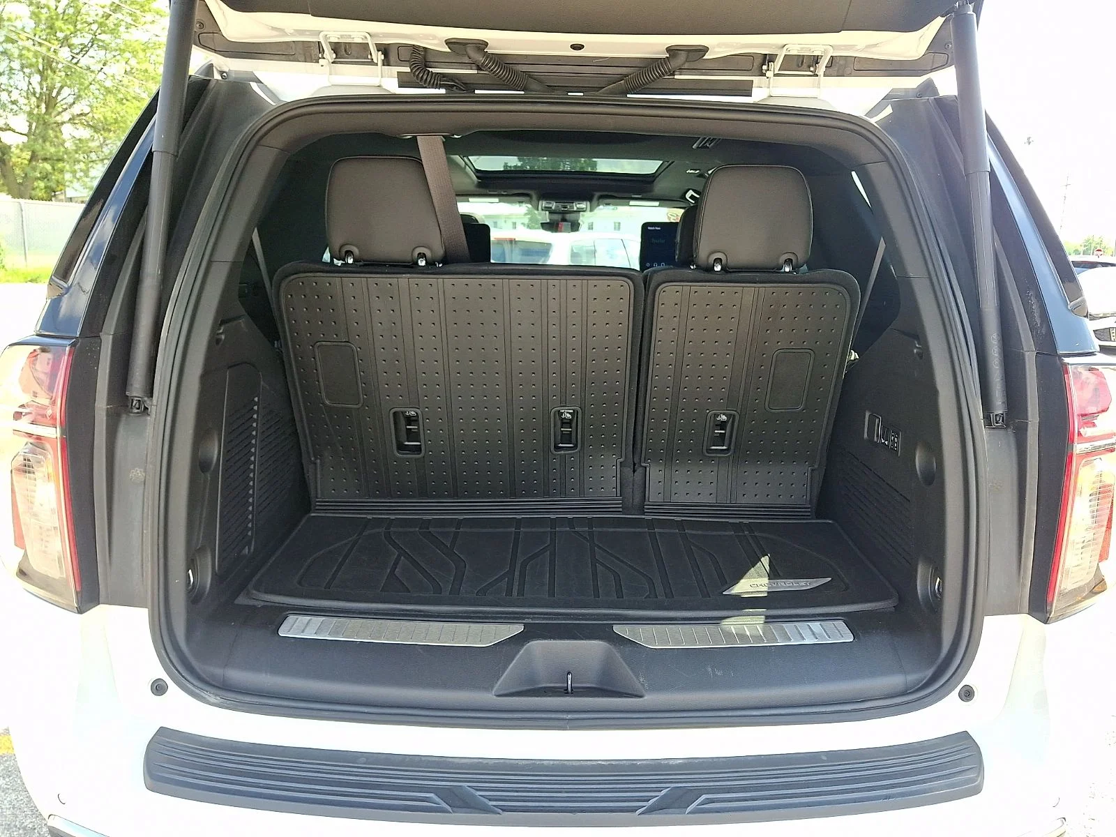 Used 2023 White Chevrolet High Country image 27