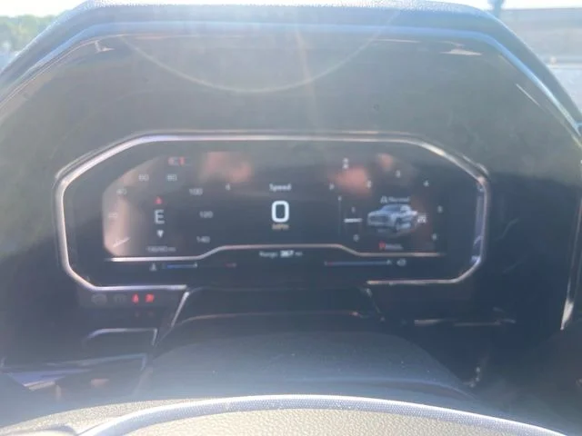 Used 2024 White GMC SLE image 4