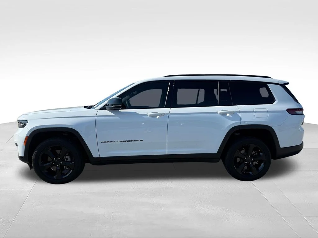 Used 2025 White Jeep Altitude image 2