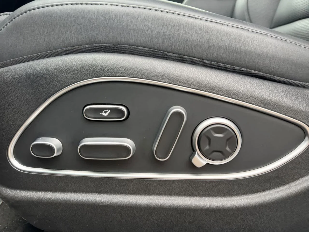 New 2026 Black Hyundai Calligraphy image 13