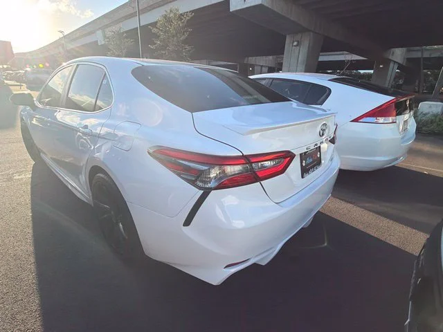 Used 2018 White Toyota SE image 4