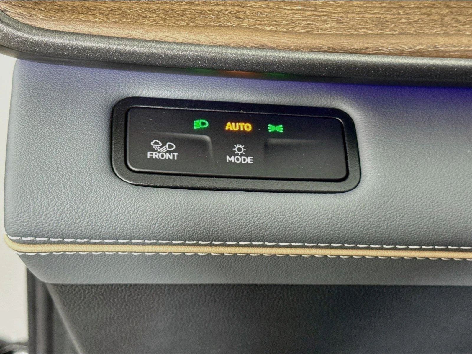 New 2027 Sandstone Volkswagen SE w/Technology image 10