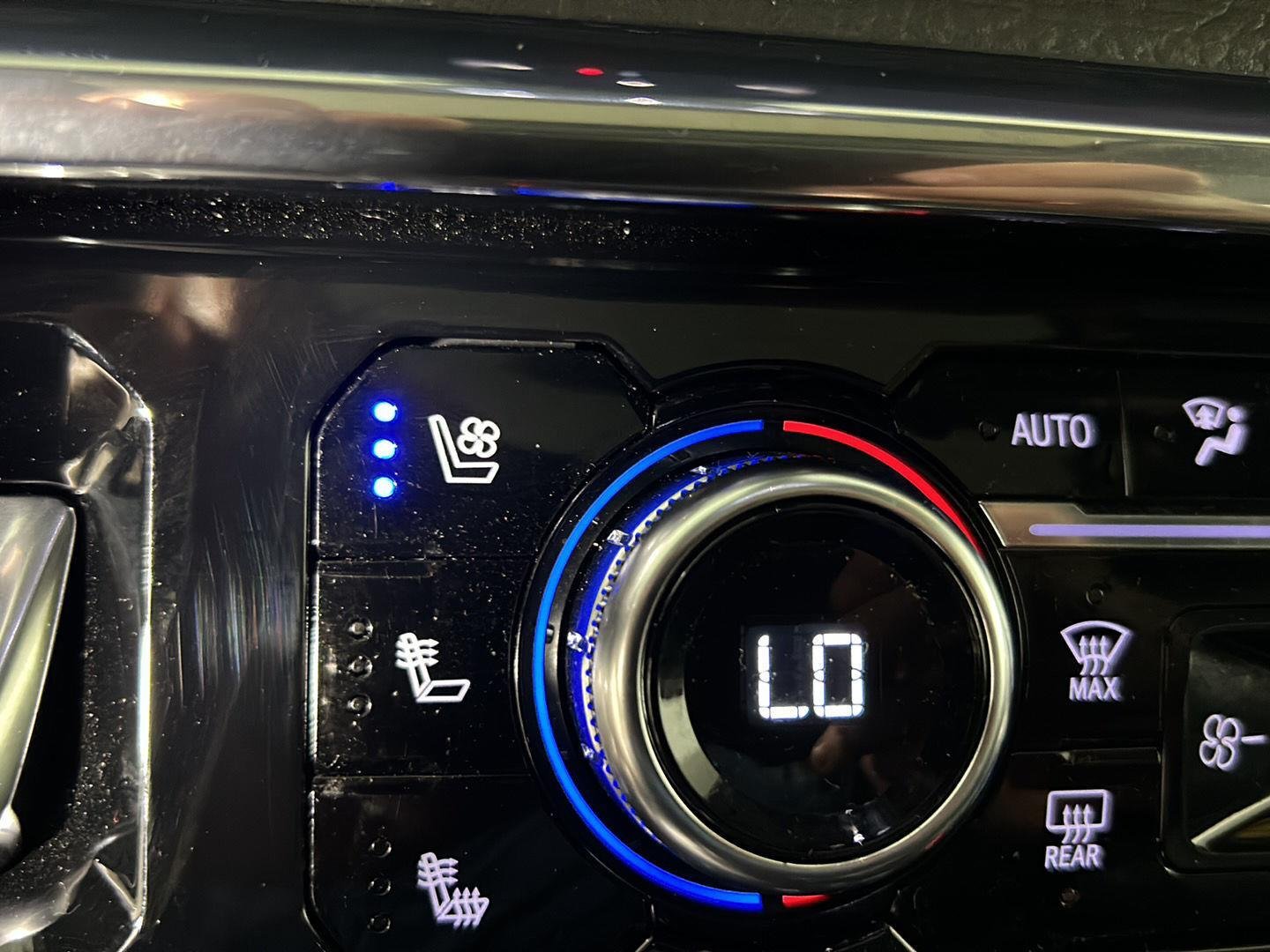 Used 2025 Onyx Black GMC Denali image 31