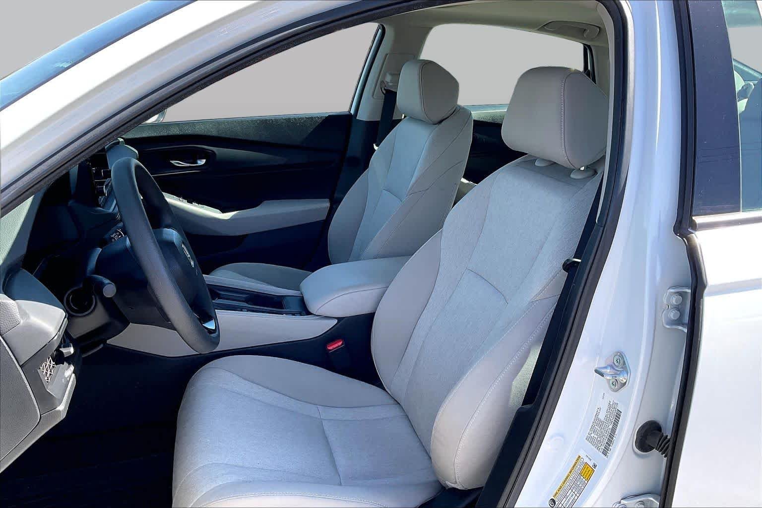 Used 2024 Platinum White Pearl Honda EX image 8