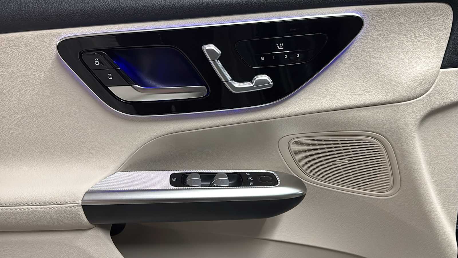New 2027 MANUFAKTUR Alpine Grey Mercedes-Benz GLC 300 image 16