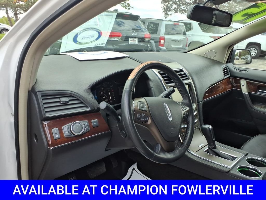 Used 2015 White Lincoln Base image 11