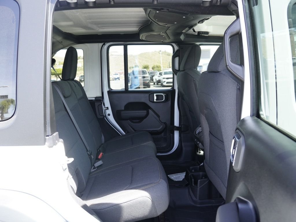 New 2026 Bright White Clear-Coat Exterior Paint Jeep Sport image 24